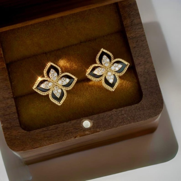 Black And Gold Floral Earrings – Sparkling Four-leaf Studs With Cubic Zirconia (pjt-991)